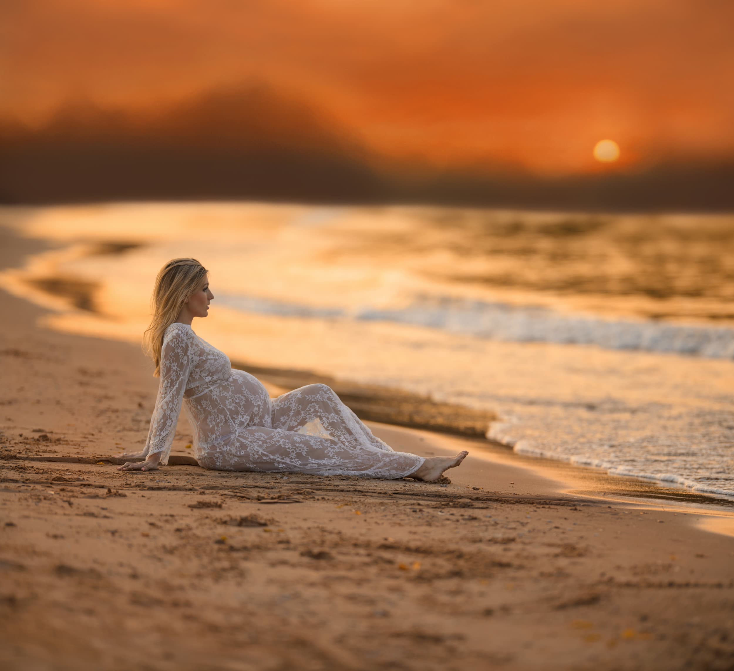 Stunning golden hour maternity portrait on Lake Michigan beach Chicago